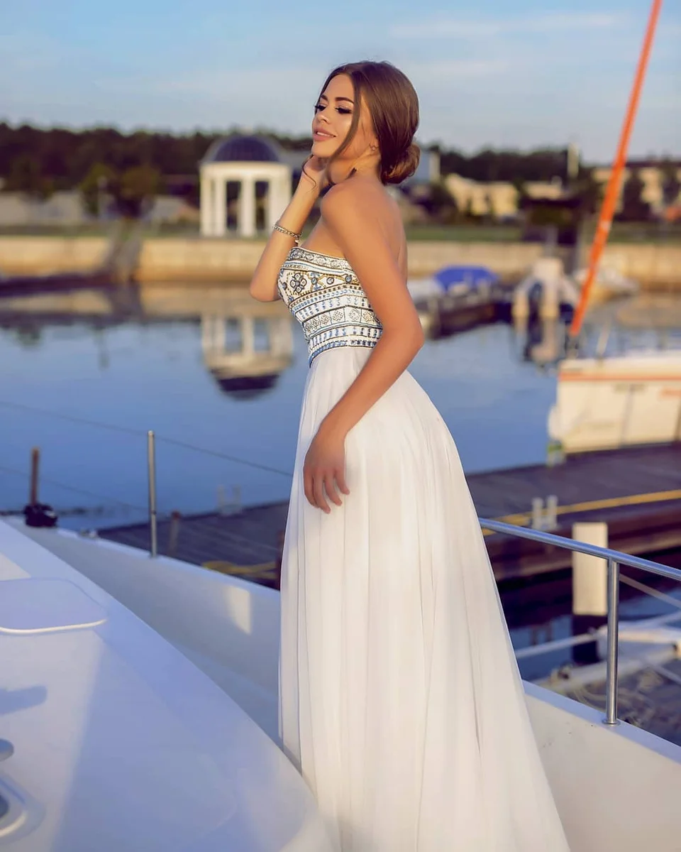 Модное греческое платье 2023